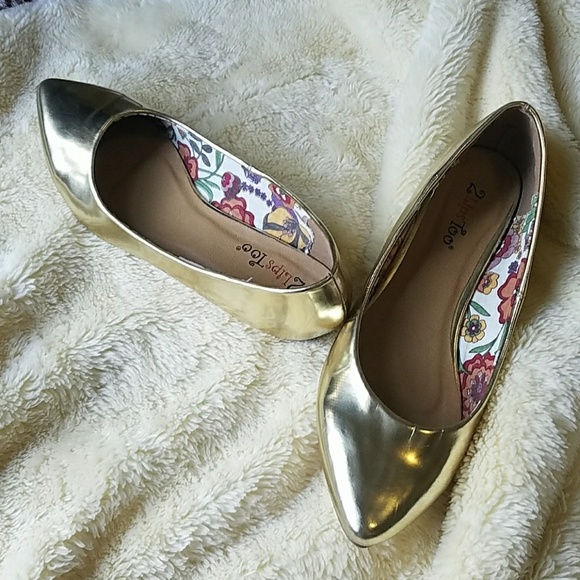 2 Lips too - Picture 2 of 4